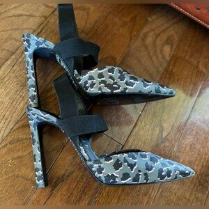 Call it Spring- sustainably vegan heels. Good looking & Earth friendly Size 9